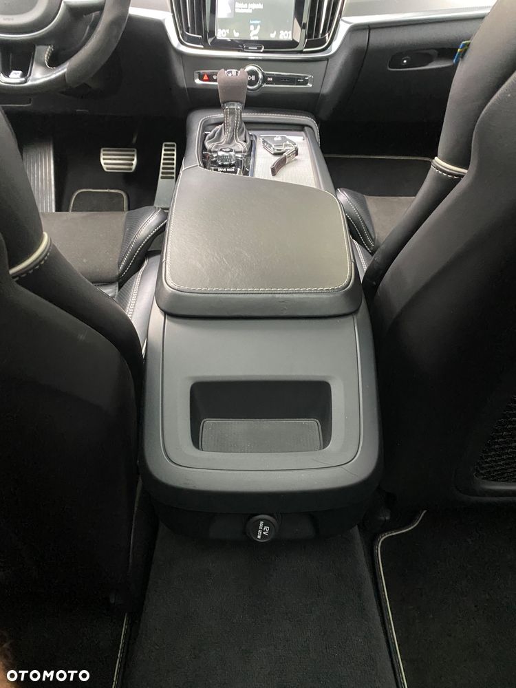 Volvo V90 D5 SCR AWD R-Design - 11