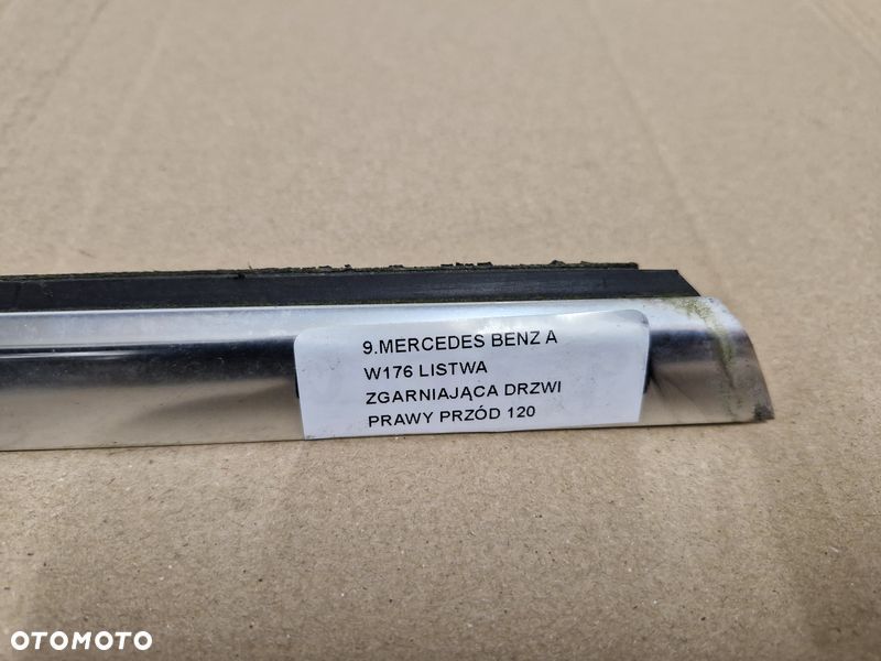 MERCEDES BENZ A W176 LISTWA ZGARNIAJĄCA DRZWI PRAWY PRZÓD - 4
