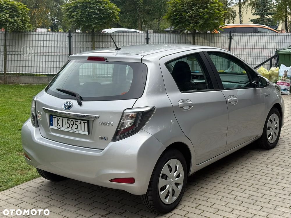 Toyota Yaris Hybrid 100 Premium - 3