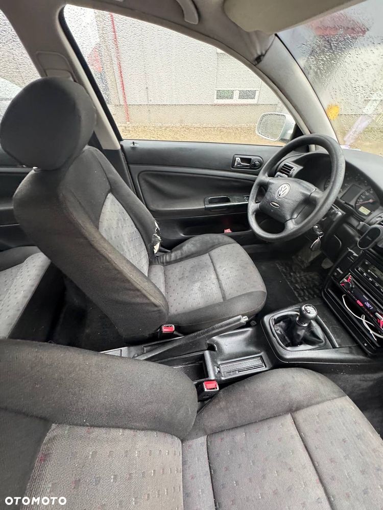 Volkswagen Passat 1.8 - 21