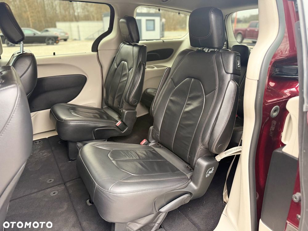 Chrysler Pacifica - 24