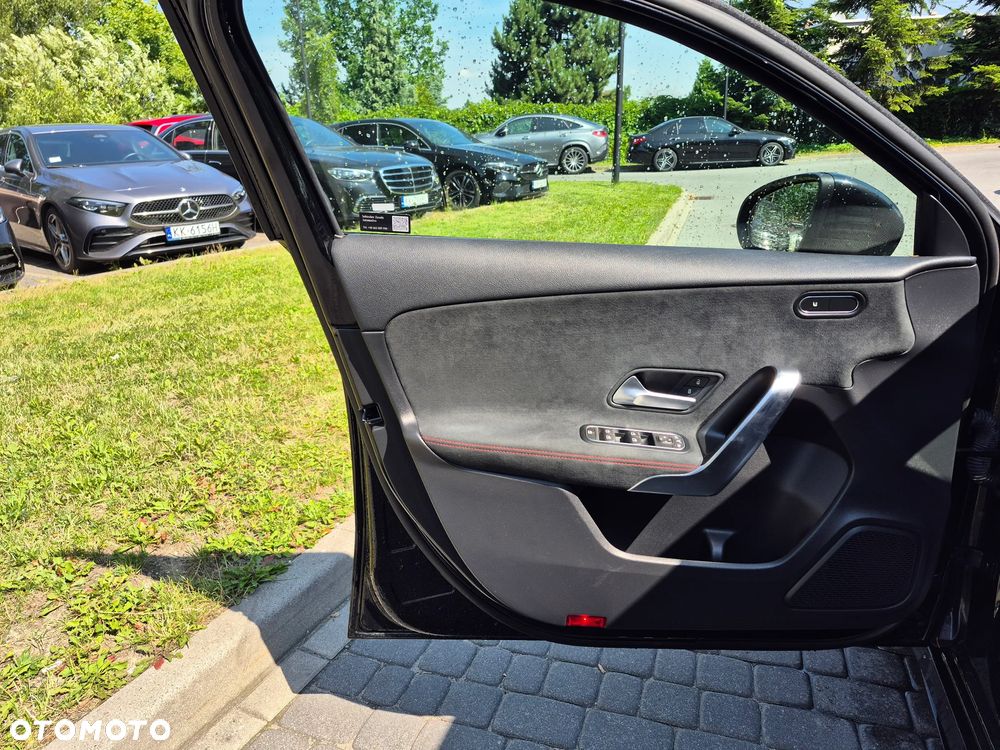 Mercedes-Benz Klasa A 180 AMG Line 7G-DCT - 16