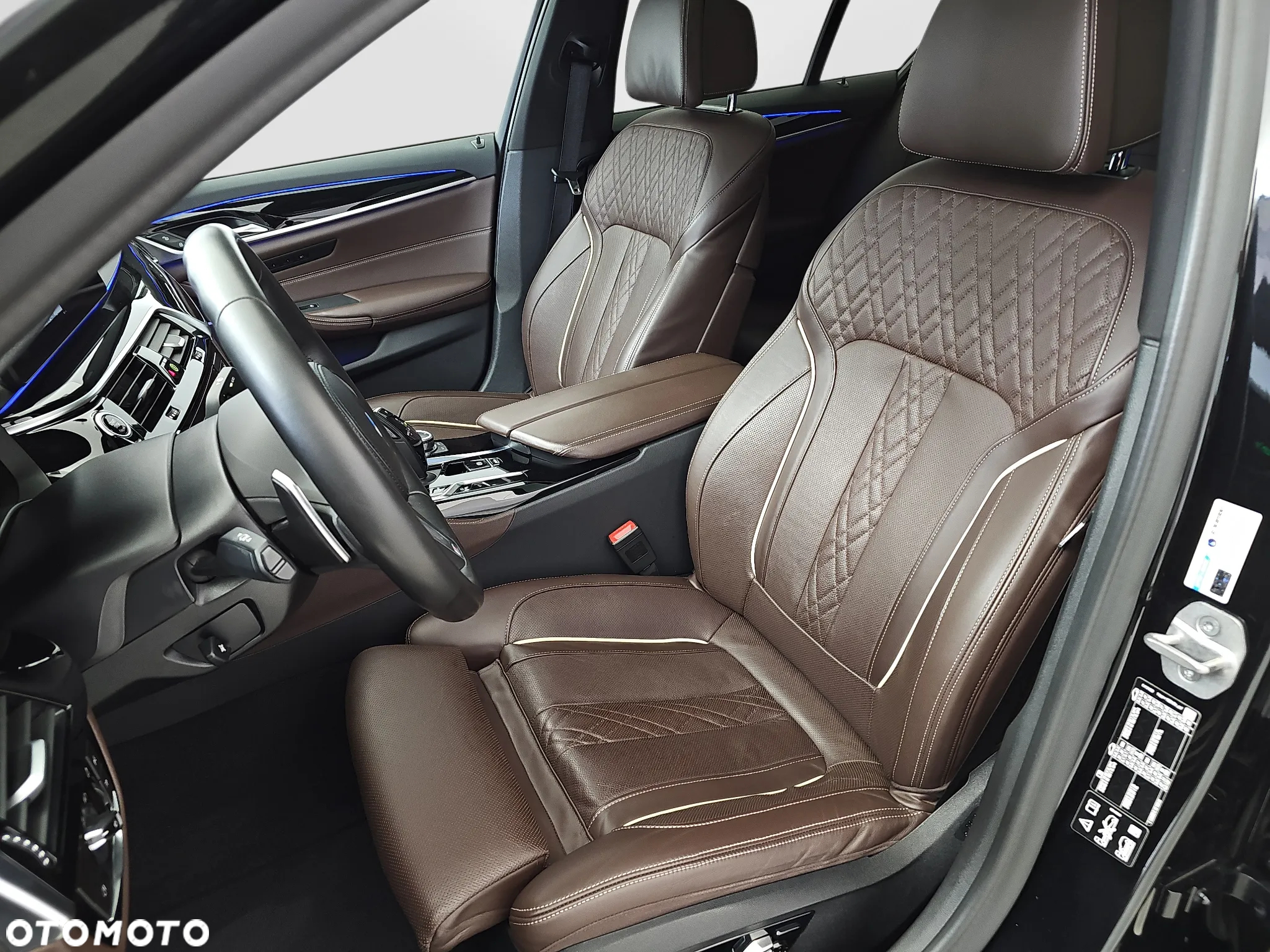 BMW Seria 5 M550i xDrive - 11