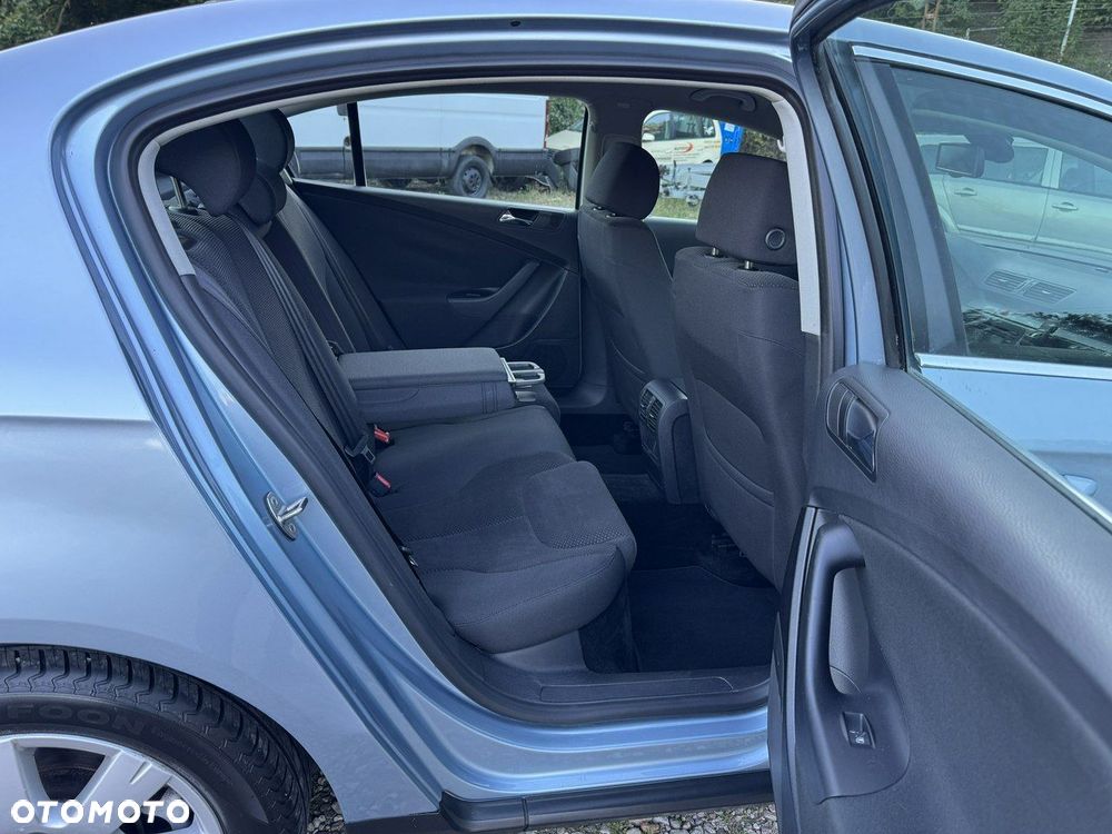 Volkswagen Passat - 17