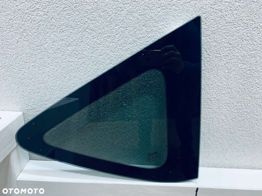 Szyba boczna karoseryjna prawa NISSAN NOTE 2013- - 1