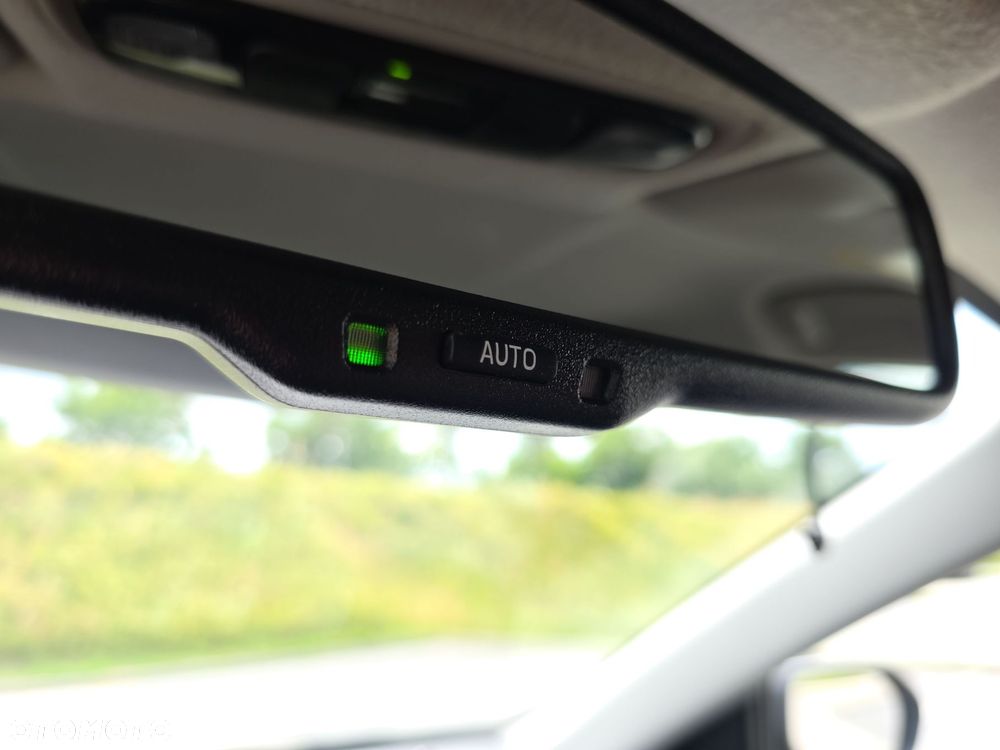 Toyota Yaris Hybrid 1.5 Style - 29