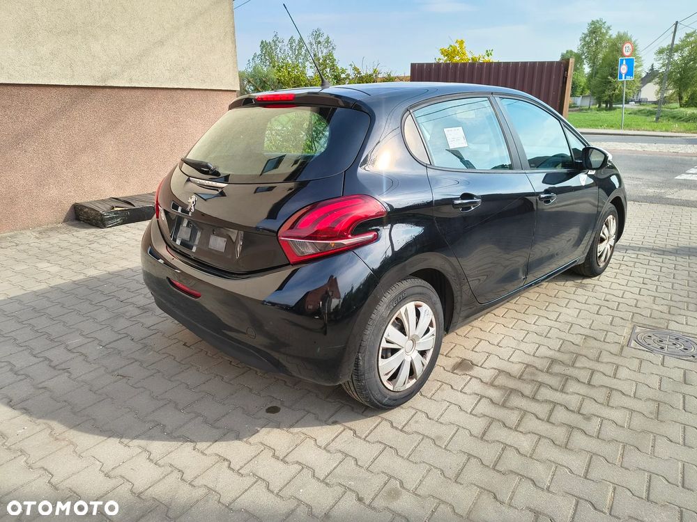 Peugeot 208 - 10