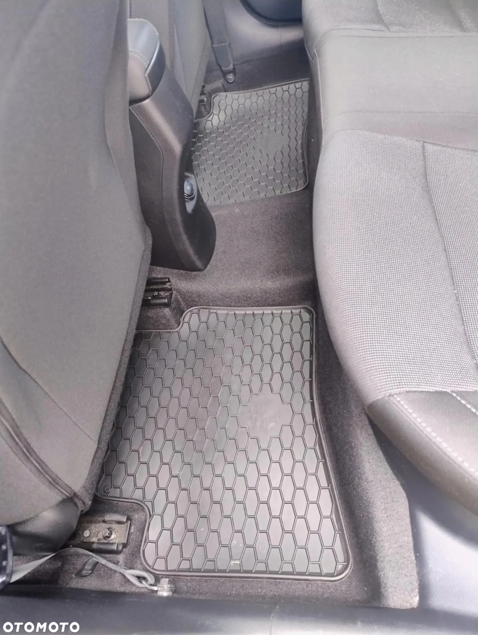 Kia Rio 1.4 L - 8