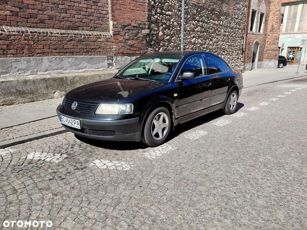 Volkswagen Passat - 1