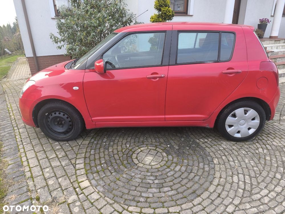 Suzuki Swift 2005 photo 2