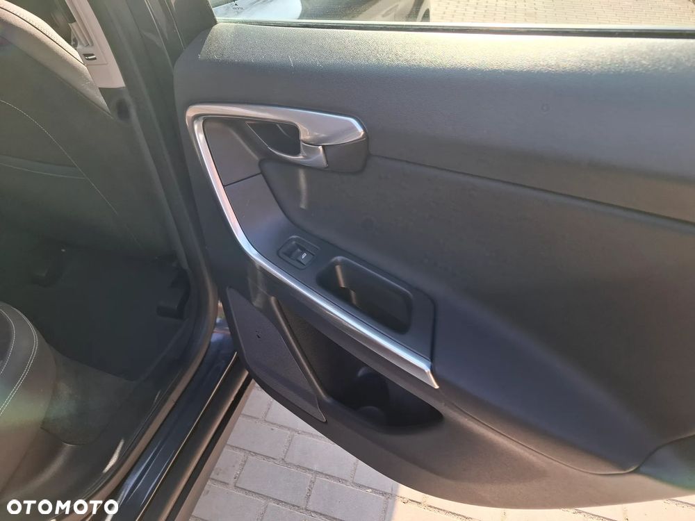 Volvo XC 60 3.2 AWD RDesign - 23