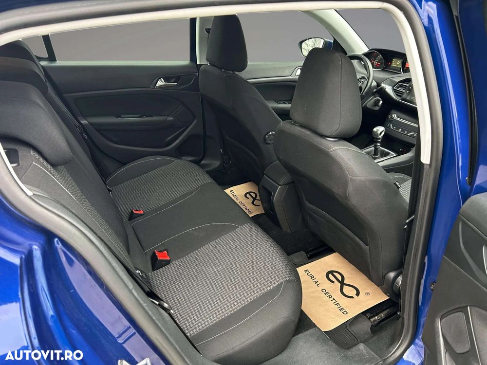 Peugeot 308 1.2 L PureTech Turbo S&S Active - 8