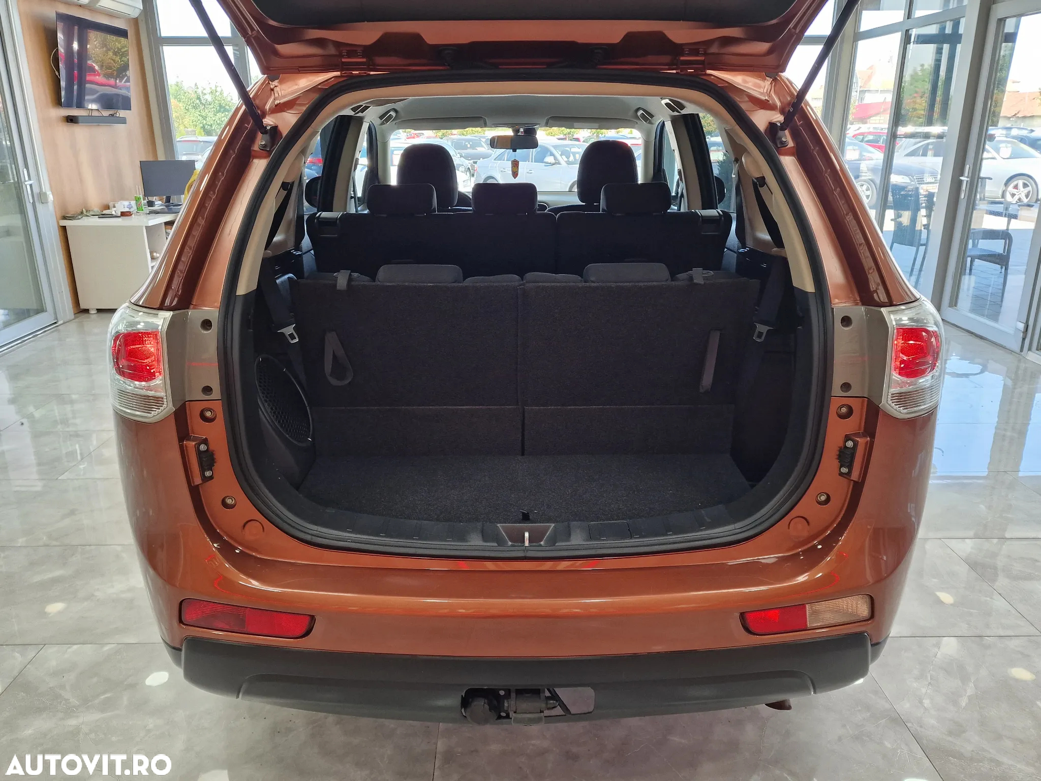 Mitsubishi Outlander - 12