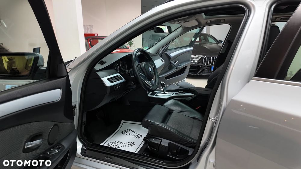 BMW Seria 5 525d xDrive Touring Edition Exclusive - 24