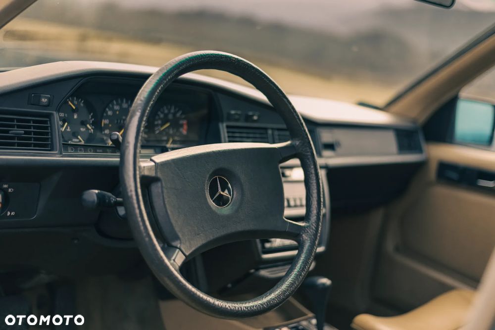 Mercedes-Benz W201 (190) - 6