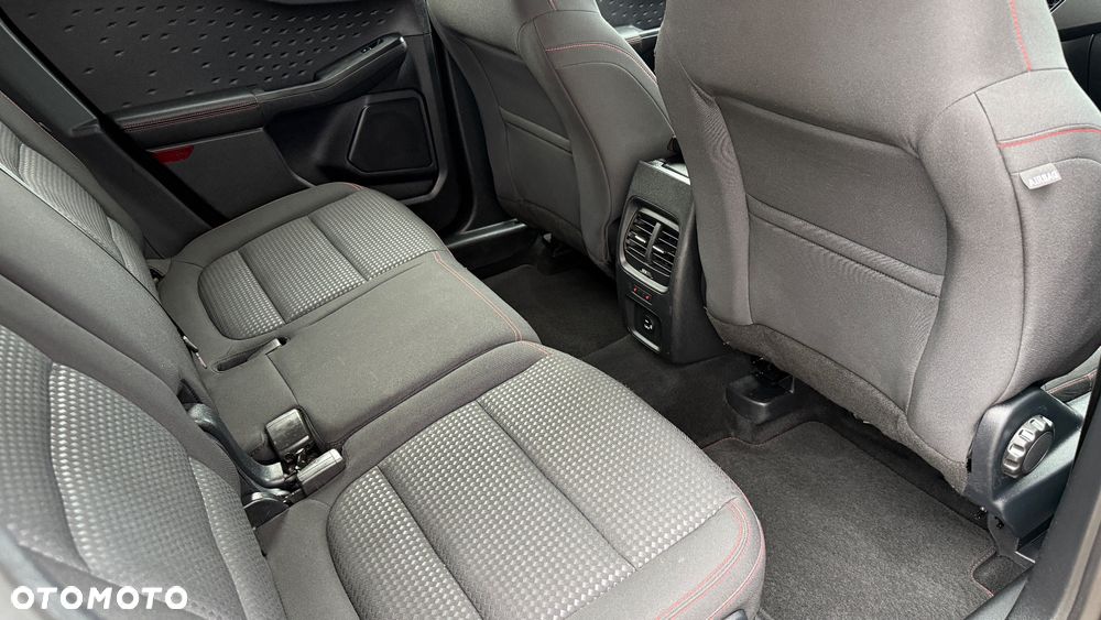 Ford Kuga 2.0 EcoBlue Hybrid ST-LINE - 28