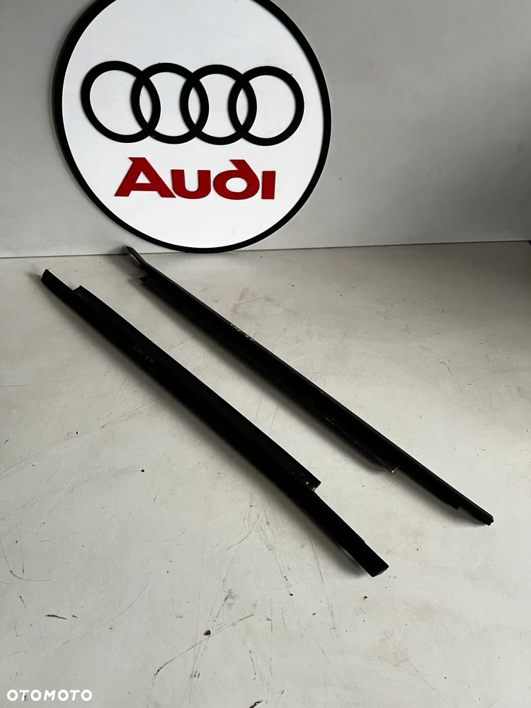 AUDI A3 8Y 8Y0839477 LISTWA ZGARNIAJĄCA DRZWI LEWY PRAWY - 1