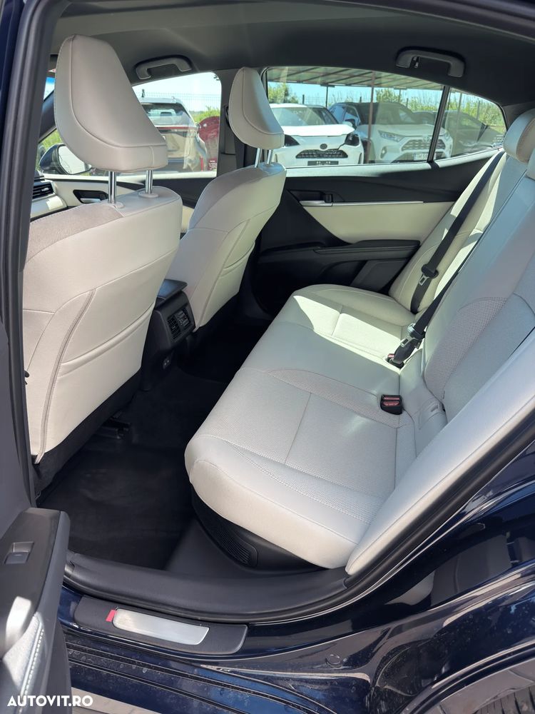 Toyota Camry 2.5 Exclusive - 7
