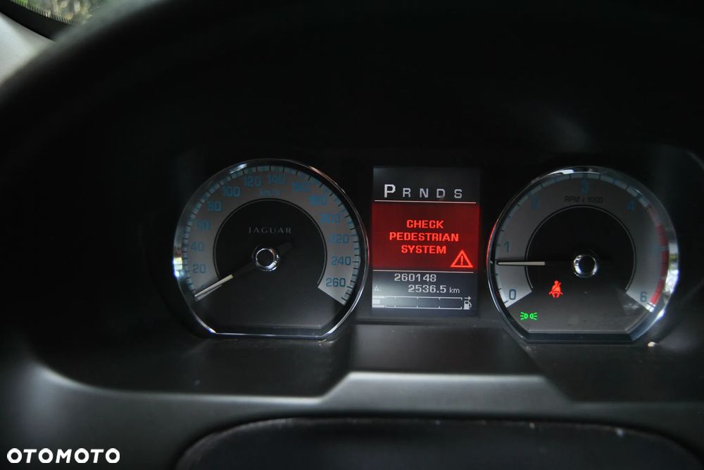 Jaguar XF 3.0 V6 Diesel Edition - 12