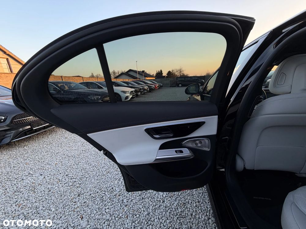 Mercedes-Benz Klasa E 400e 4Matic 9G-TRONIC - 32