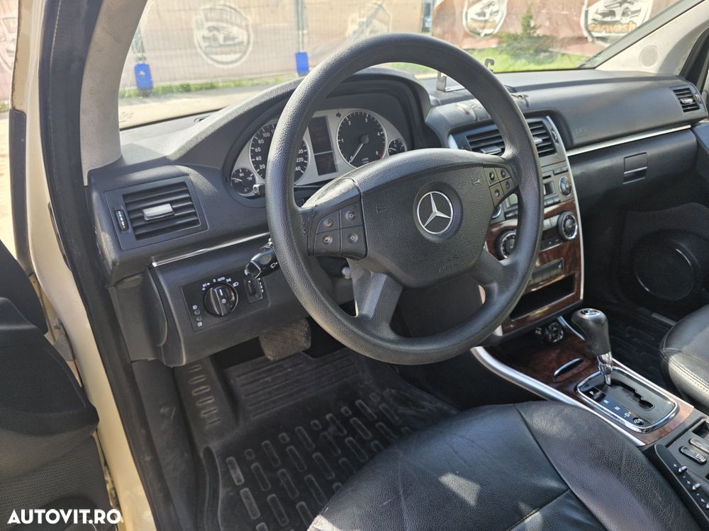 Mercedes-Benz EQB - 13