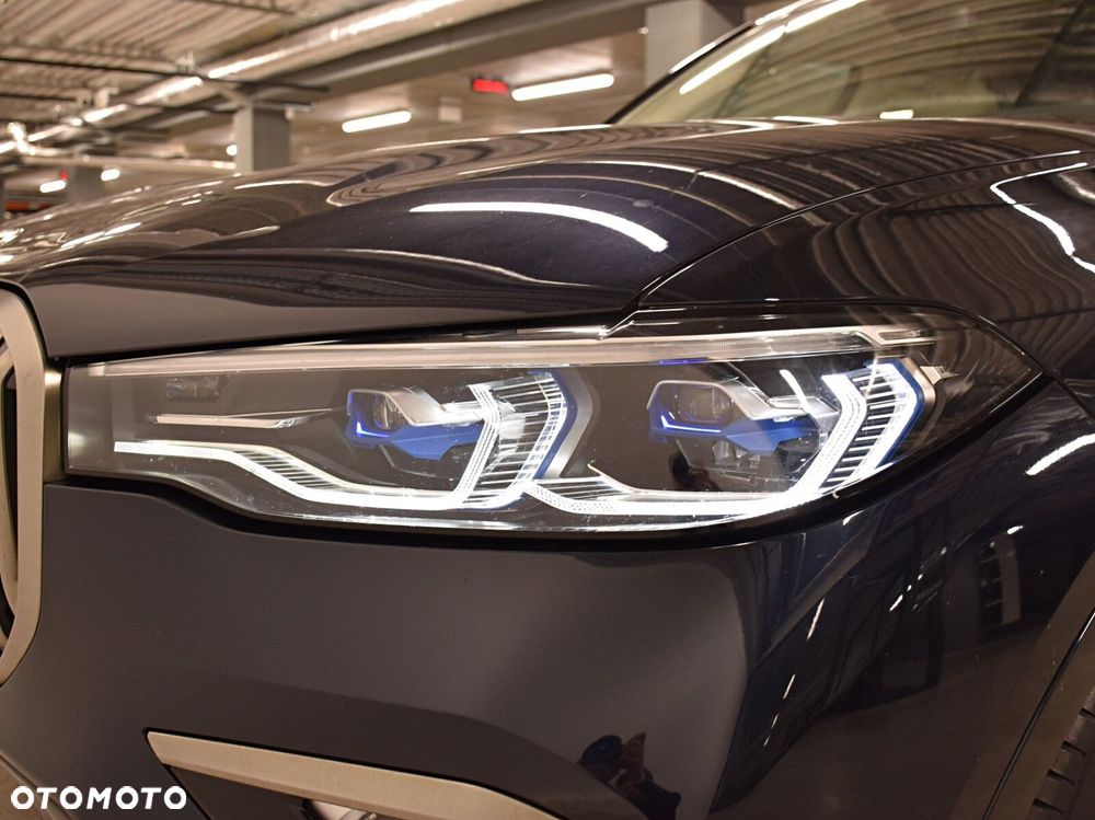 BMW X7 M50i sport - 27