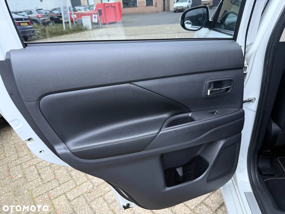 Mitsubishi Outlander - 27