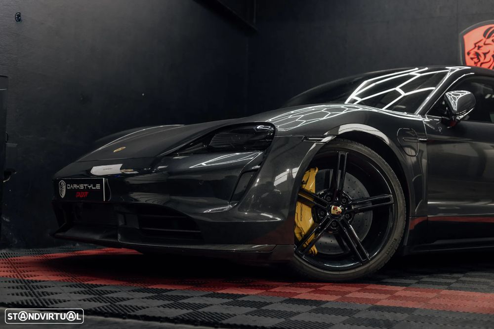 Porsche Taycan Turbo S - 7