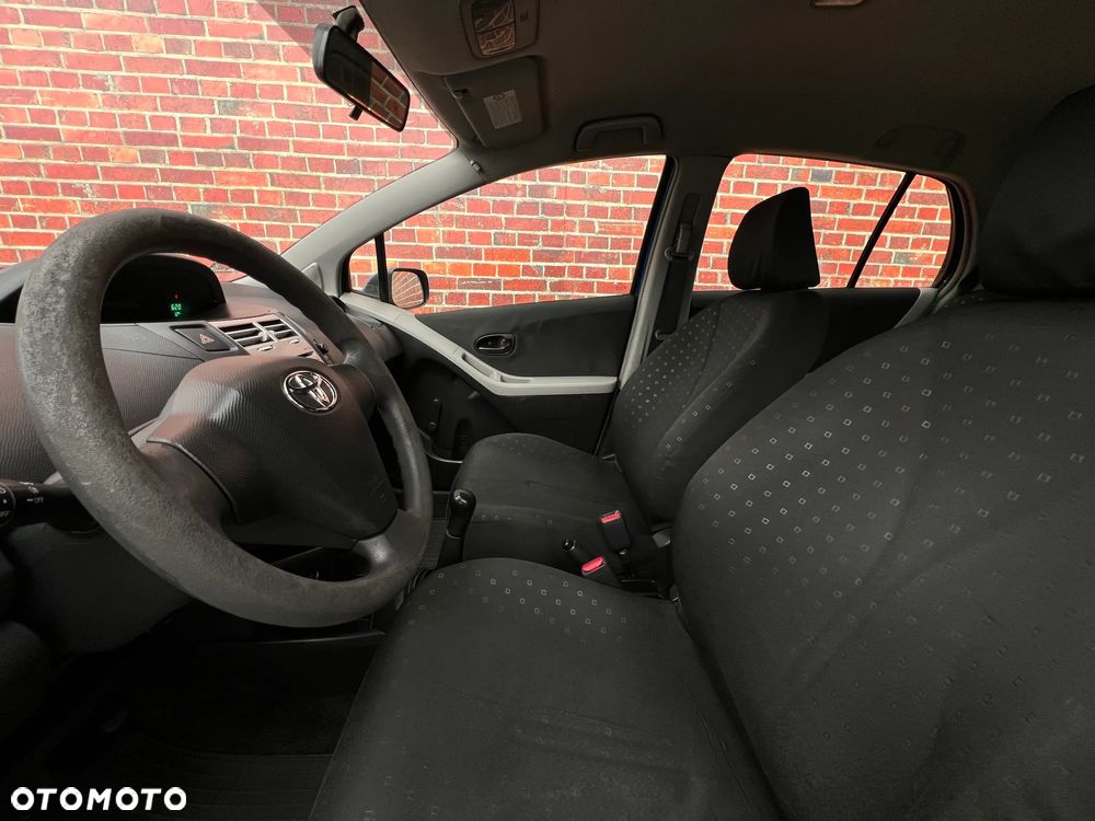 Toyota Yaris - 12