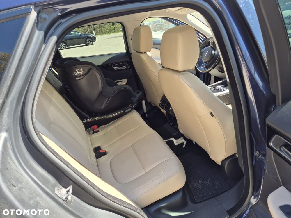 Jaguar F-Pace 30t AWD Pure - 6