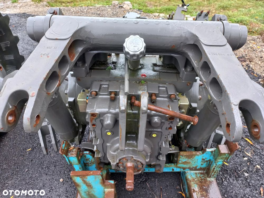 Most Claas AXION ,zwolnica,obudowa,atak,podnośnik,plecak,rozdzielacz,3794652H4,3794684HO1,240212 FOCAST2,6005029451,6005029419,810,820,830,940,910,R917005640,0262B04,130412,328B4.3790001M1,0261B04,ARES,826,816,836,REXROTH,BOSCH. - 2