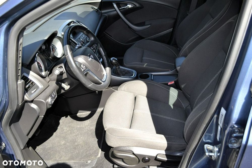 Opel Astra 1.4 Turbo Exklusiv - 29