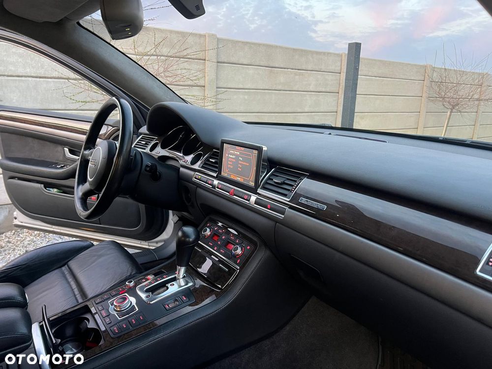 Audi A8 4.2 Quattro - 24