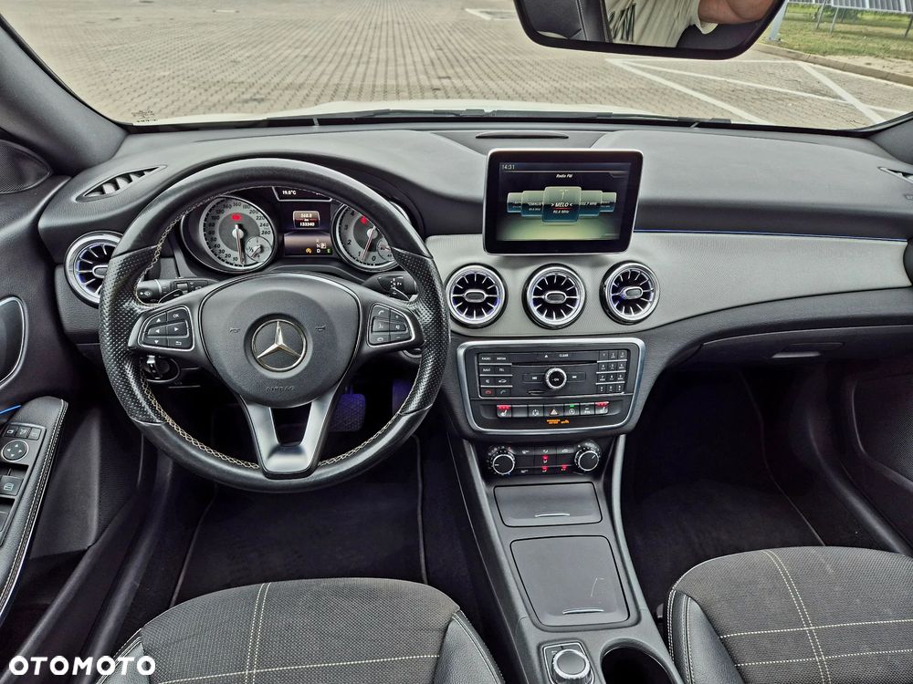 Mercedes-Benz CLA 180 7G-DCT - 12