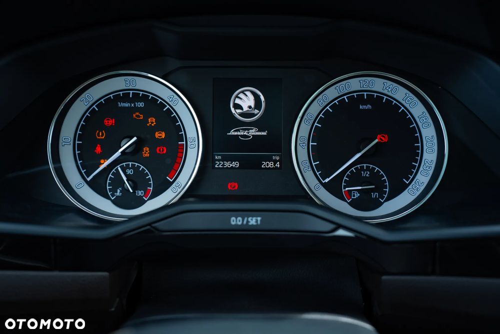 Skoda Superb 2.0 TDI L&K DSG - 32