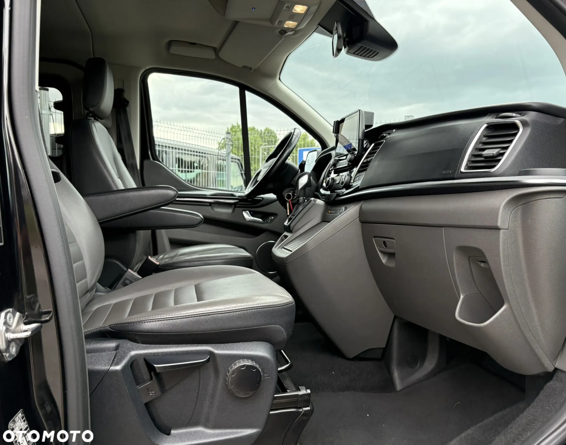 Ford Tourneo Custom 2.0 EcoBlue L2 Titanium X SelectShift - 32