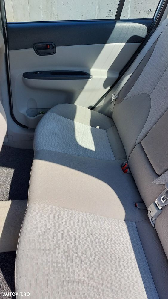 Hyundai Accent 1.4 GL - 17