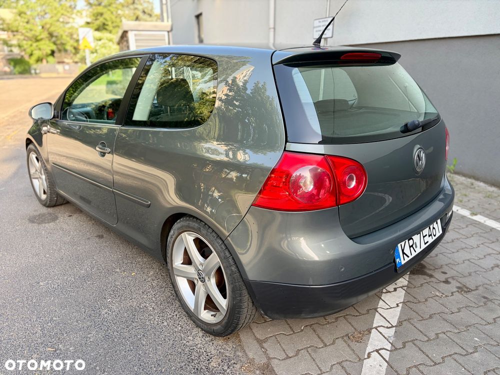 Volkswagen Golf 1.6 FSI Comfortline - 3