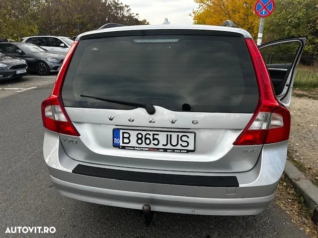 Volvo V70 2.4D Momentum - 4