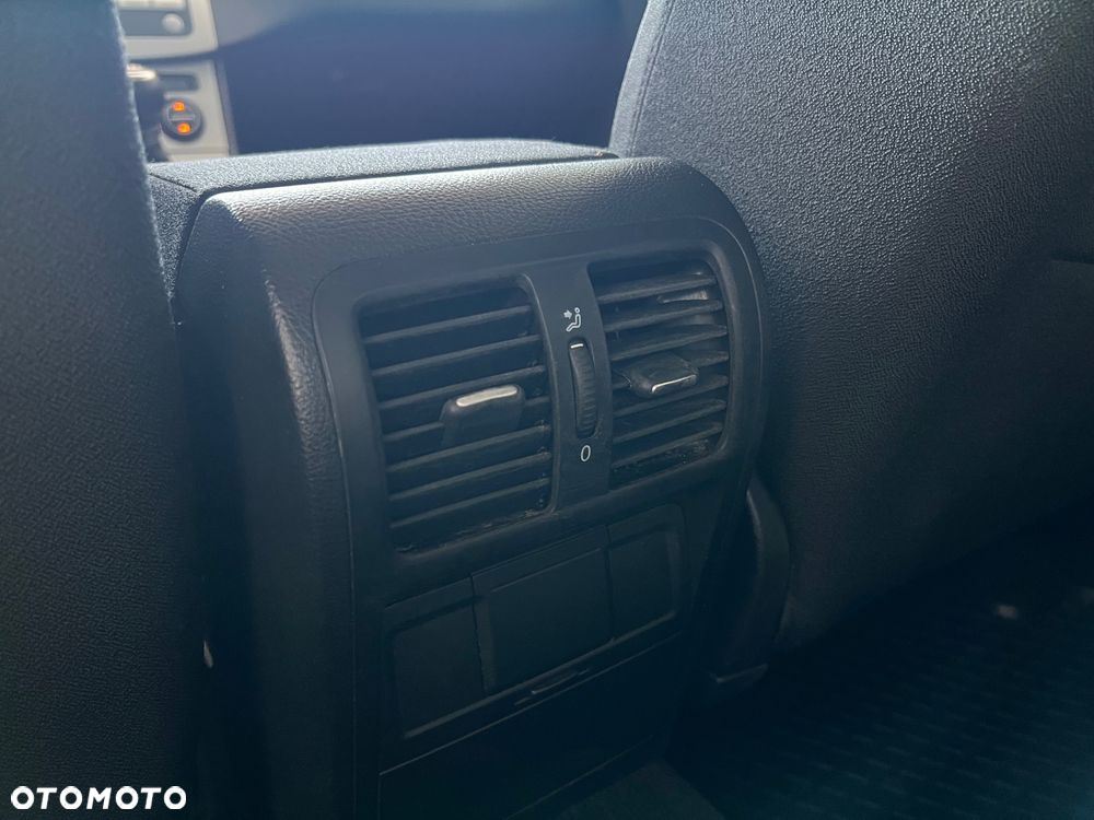 Volkswagen Passat 2.0 TDI Comfortline - 32