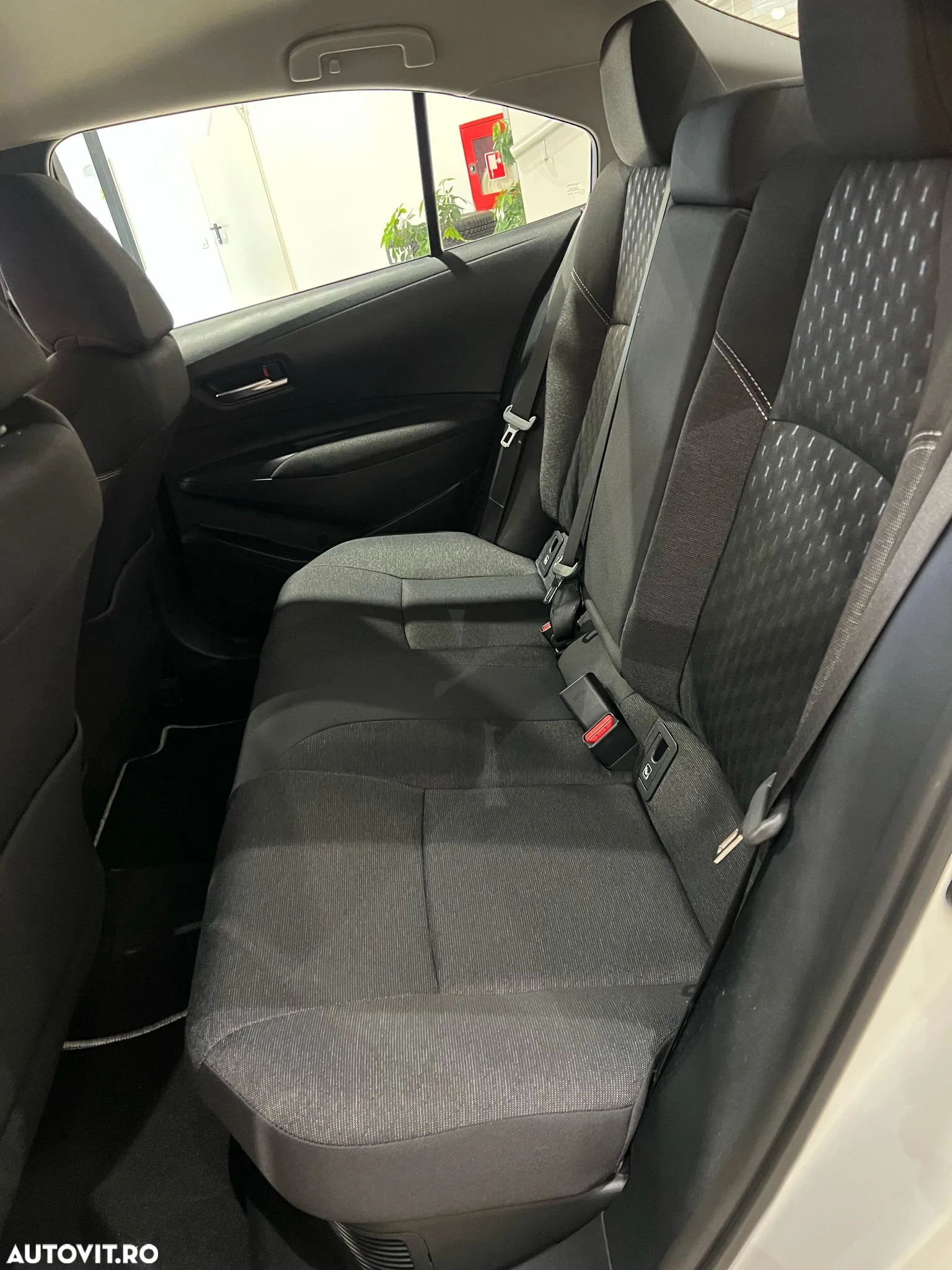 Toyota Corolla Sedan 1.8 HEV Business - 9