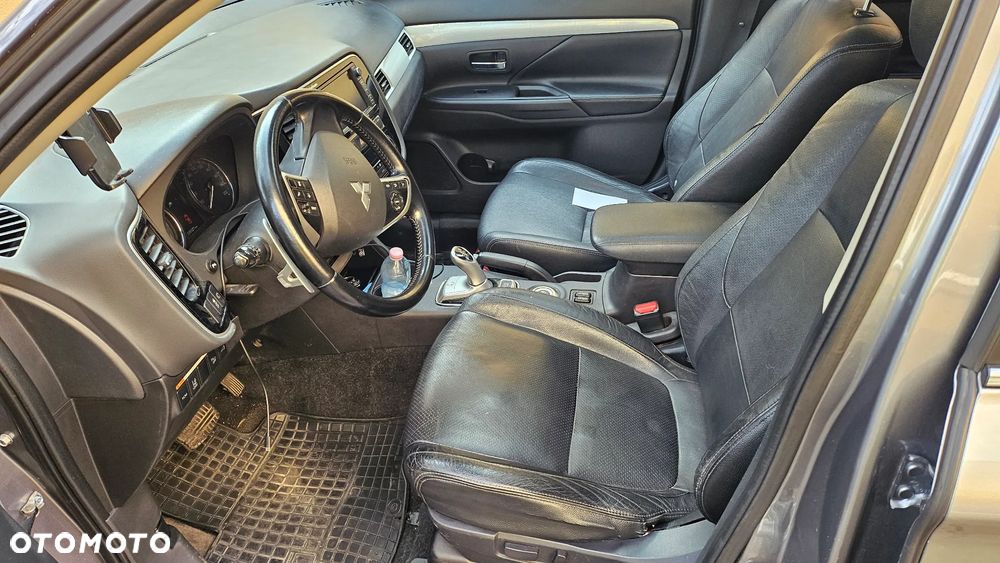 Mitsubishi Outlander 2.0 4WD Plug-In Hybrid Plus - 25