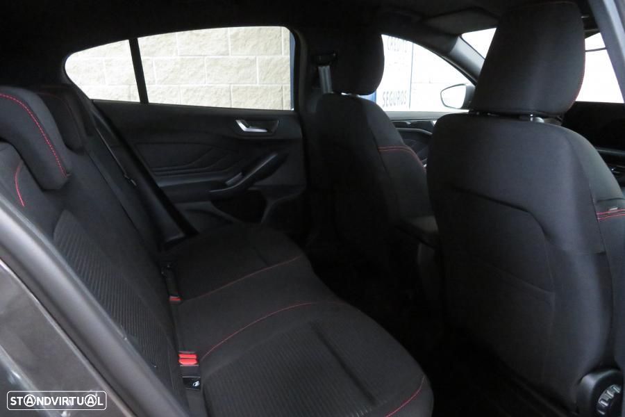 Ford Focus 1.0 EcoBoost MHEV ST-Line X - 27