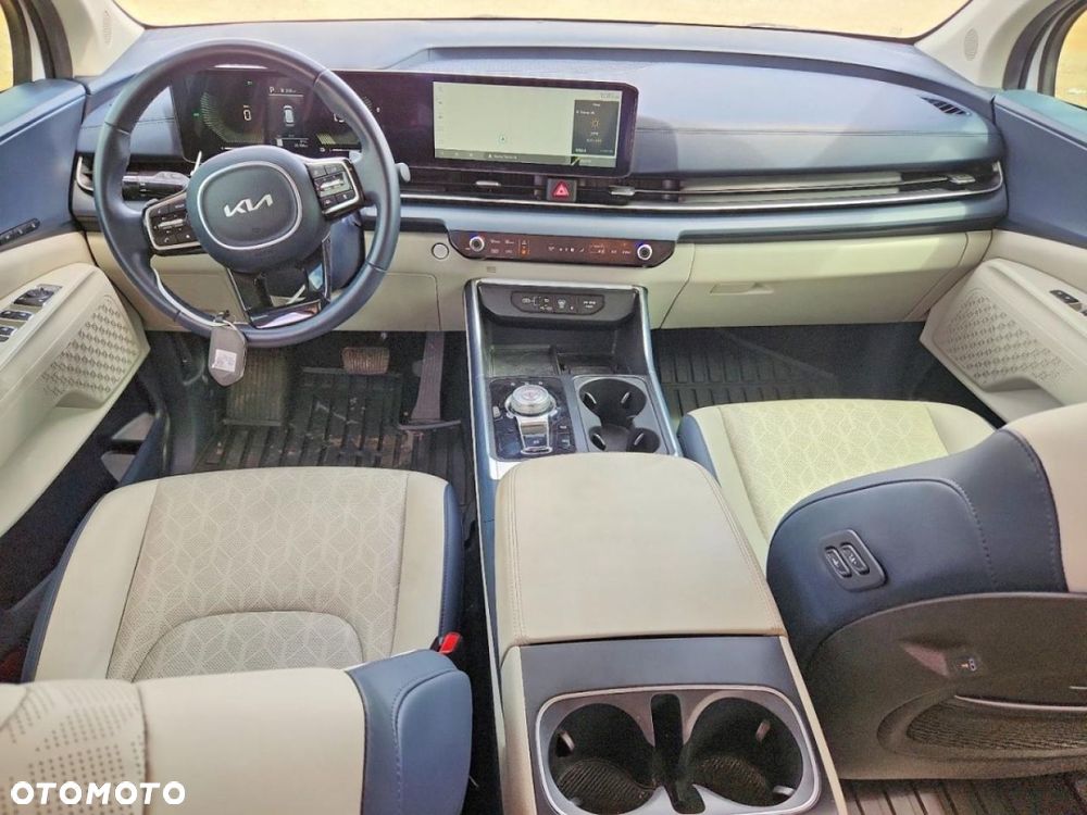 Kia Carnival - 8