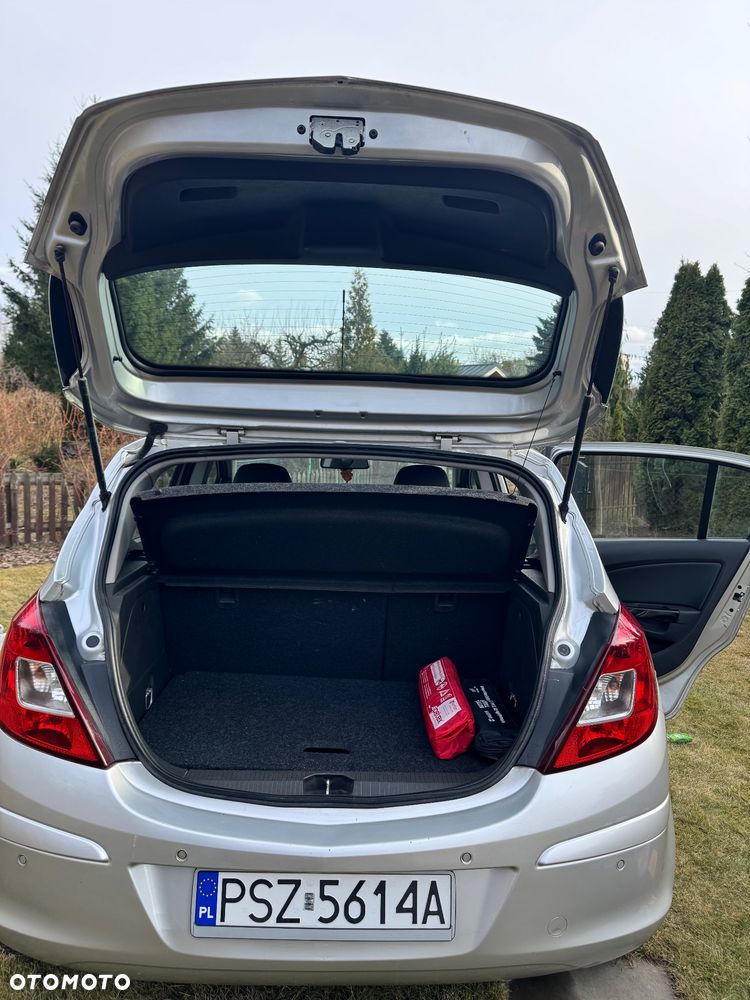 Opel Corsa 1.4 16V Cosmo - 9