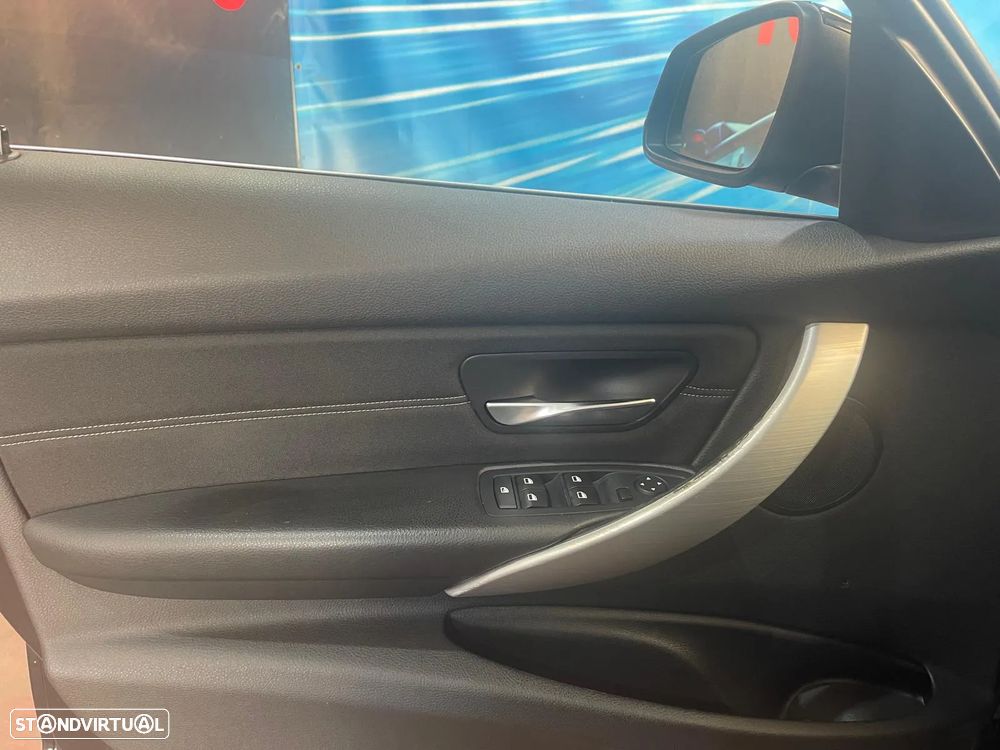 BMW 318 d Line Sport Auto - 48