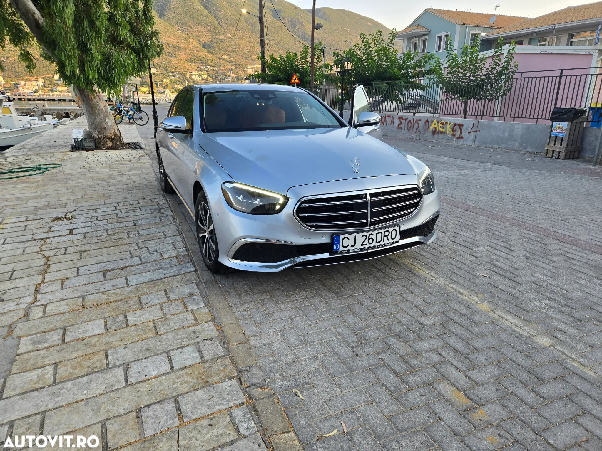 Mercedes-Benz E 220 d 4Matic T 9G-TRONIC - 28
