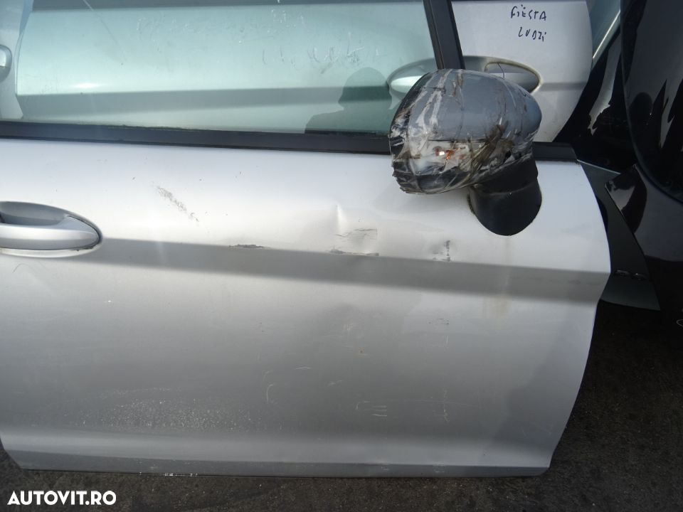 Vand Usa Fata Dreapta Ford Fiesta din 2010 putin lovita - 2