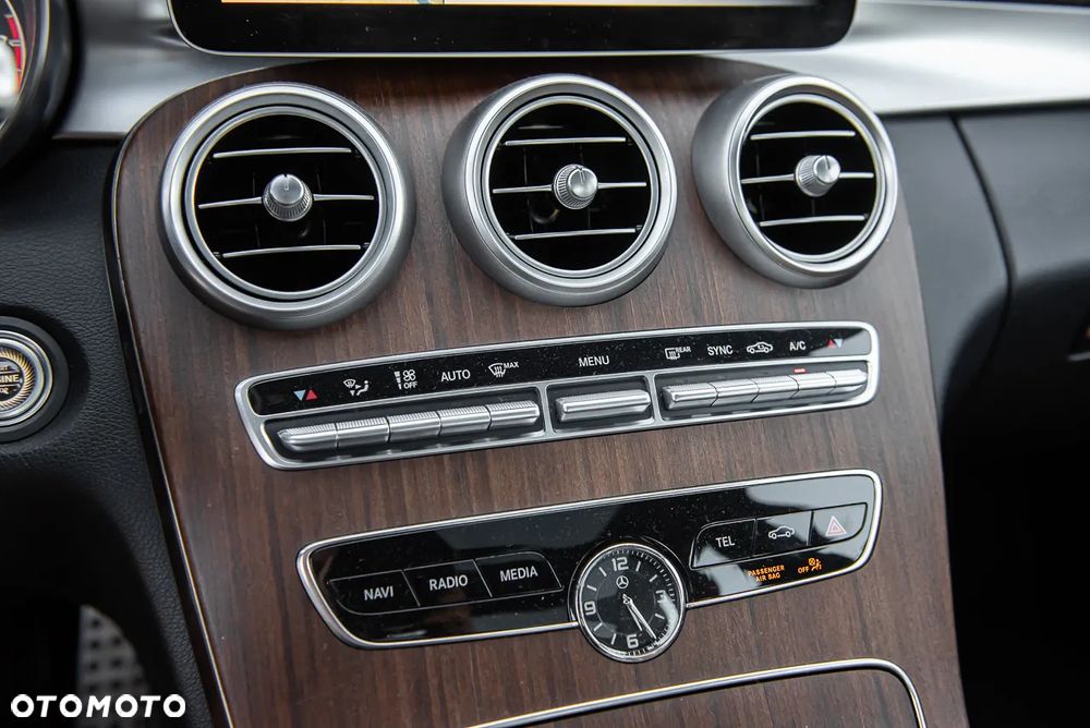 Mercedes-Benz Klasa C AMG 43 4Matic 9G-TRONIC - 25