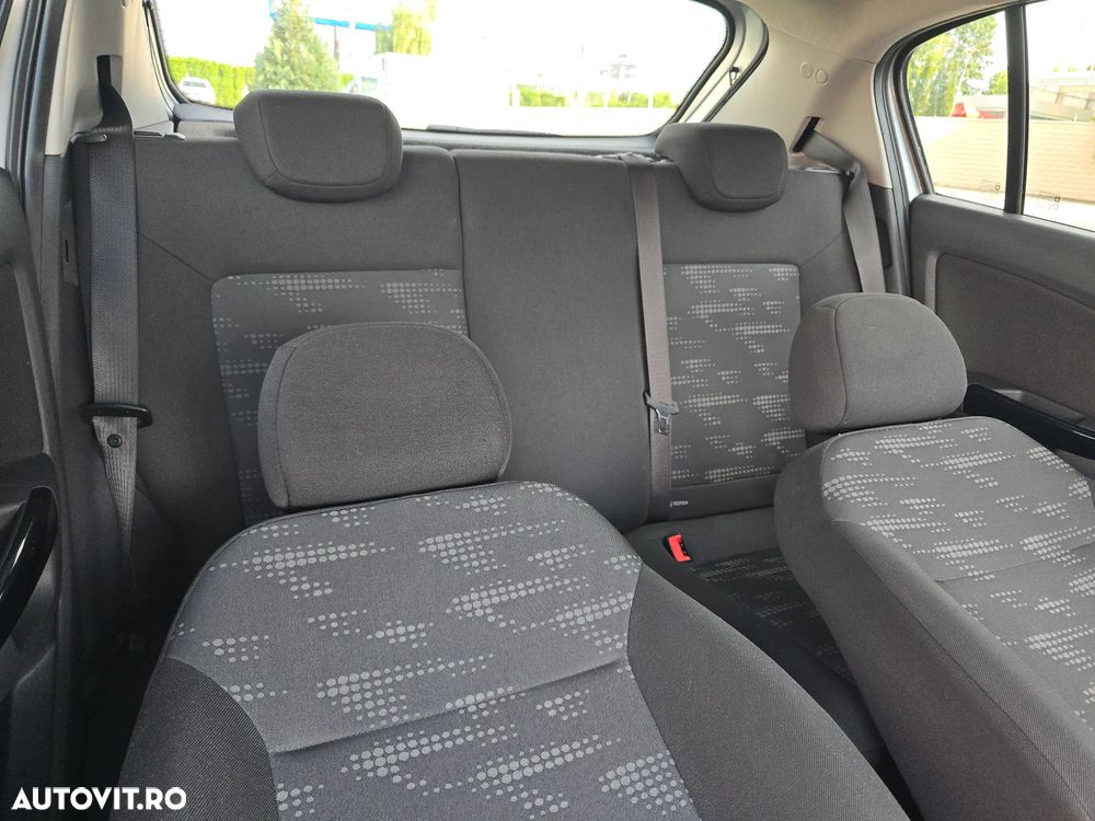 Opel Corsa 1.2 16V - 11